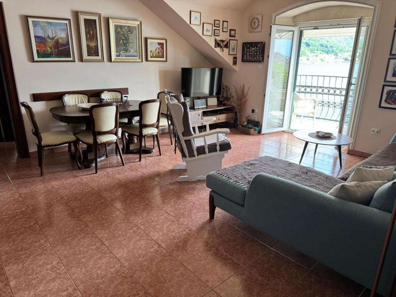 Apartment Lukiduki Kotor Bagian luar foto